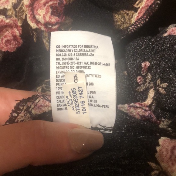 XS AE floral pattern top WITH CUTE COLLAR - Picture 6 of 6